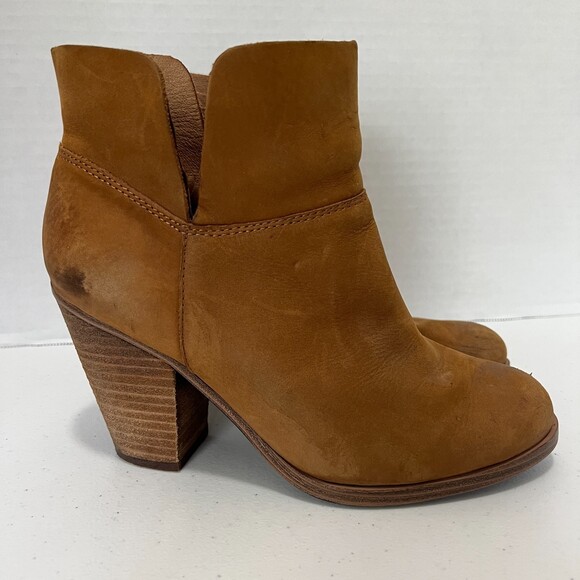 Vince Camuto Helyn Bootie Ankle Boots Tan Brown Leather Stacked Heel Women's 6 M - Picture 1 of 12